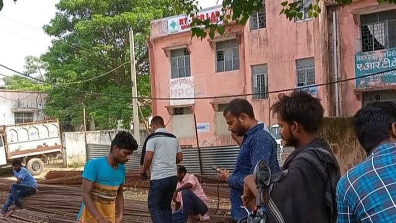 शराब का नशा उतरा तो पिस्तौल लेकर थाने पहुंचा पिता, सरेंडर करने की वजह सुन सारण पुलिस रह गई दंग