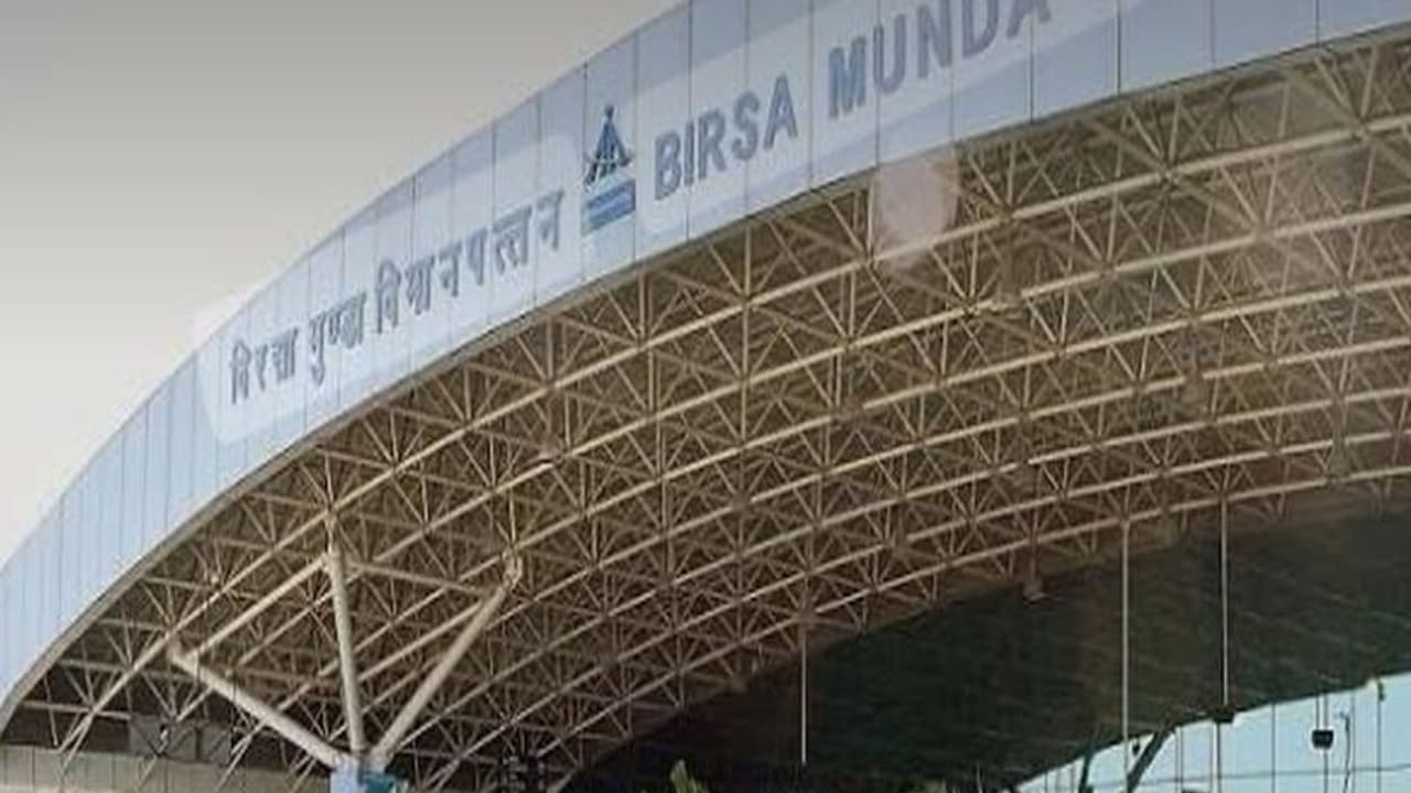 रांची एयरपोर्ट को फिर से बम से उड़ाने की धमकी, CISF ने शुरू किया सर्च ऑपरेशन रांची एयरपोर्ट को फिर से बम से उड़ाने की धमकी, CISF ने शुरू किया सर्च ऑपरेशन