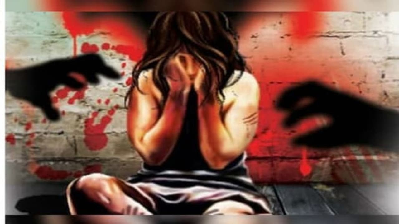 दोस्त के साथ विश्वासघात... नाबालिग बेटी को घर छोड़ने का बोलकर ले गया सूनसान जगह, साथी के साथ मिलकर की दरिंदगी दोस्त के साथ विश्वासघात... नाबालिग बेटी को घर छोड़ने का बोलकर ले गया सूनसान जगह, साथी के साथ मिलकर की दरिंदगी