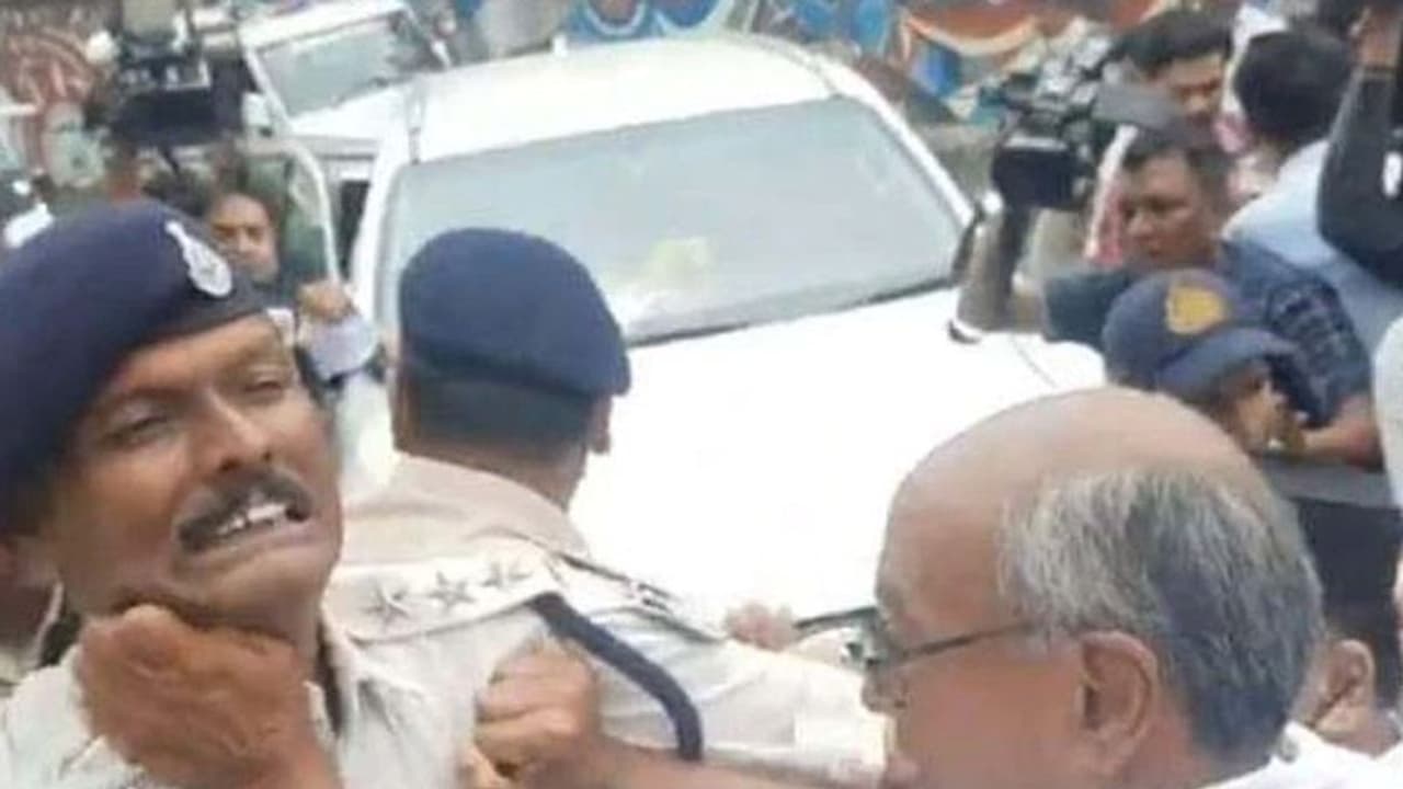 भोपाल में पहले दो मंत्रियों से बहस, फिर पूर्व सीएम ने पुलिसकर्मी का कॉलर पकड़कर की मारपीट, देखें वीडियो