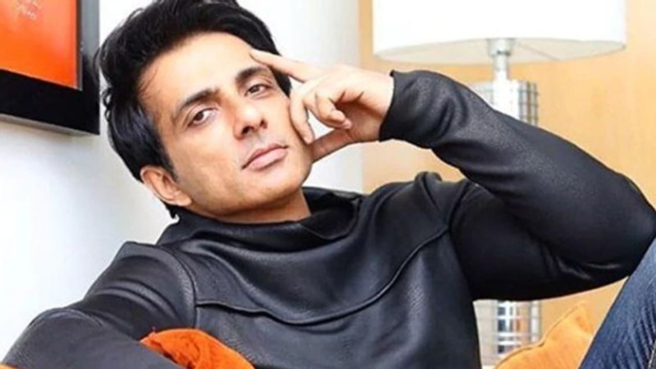 রিল লাইফে ব্যাড বয় আর রিয়াল লাইফে হিরো সোনু সুদের ব্যক্তিগত জীবনের কিছু অজানা তথ্য জেনে নিন রিল লাইফে ব্যাড বয় আর রিয়াল লাইফে হিরো সোনু সুদের ব্যক্তিগত জীবনের কিছু অজানা তথ্য জেনে নিন