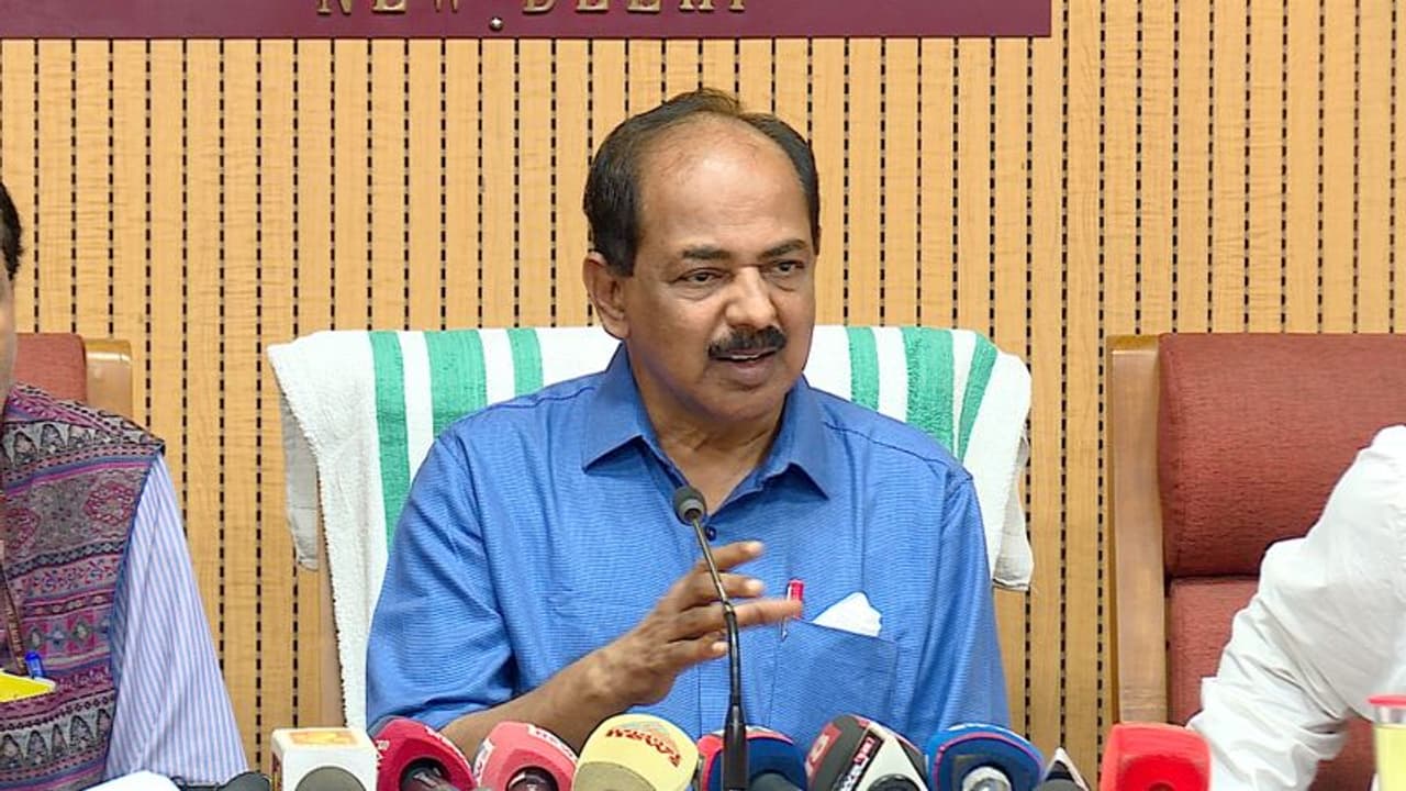 ദുരിതാശ്വാസ ക്യാമ്പുകളിൽ ഭക്ഷ്യധാന്യങ്ങളുടെയും അവശ്യവസ്തുക്കളുടെയും വിതരണം ഉറപ്പുവരുത്തുമെന്ന് മന്ത്രി