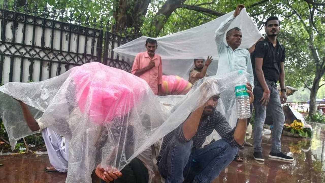 Monsoon Alert: भारी बारिश को लगा ब्रेक, अधिकांश राज्यों में मध्यम दर्जे का पानी गिरेगा, पढ़िए पूरी डिटेल्स Monsoon Alert: भारी बारिश को लगा ब्रेक, अधिकांश राज्यों में मध्यम दर्जे का पानी गिरेगा, पढ़िए पूरी डिटेल्स