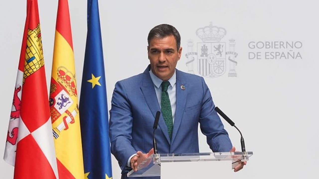 ടൈ കെട്ടുന്നത് നിര്‍ത്തണമെന്ന് സ്പെയിന്‍ പ്രധാനമന്ത്രി; കാരണം ഇതാണ്