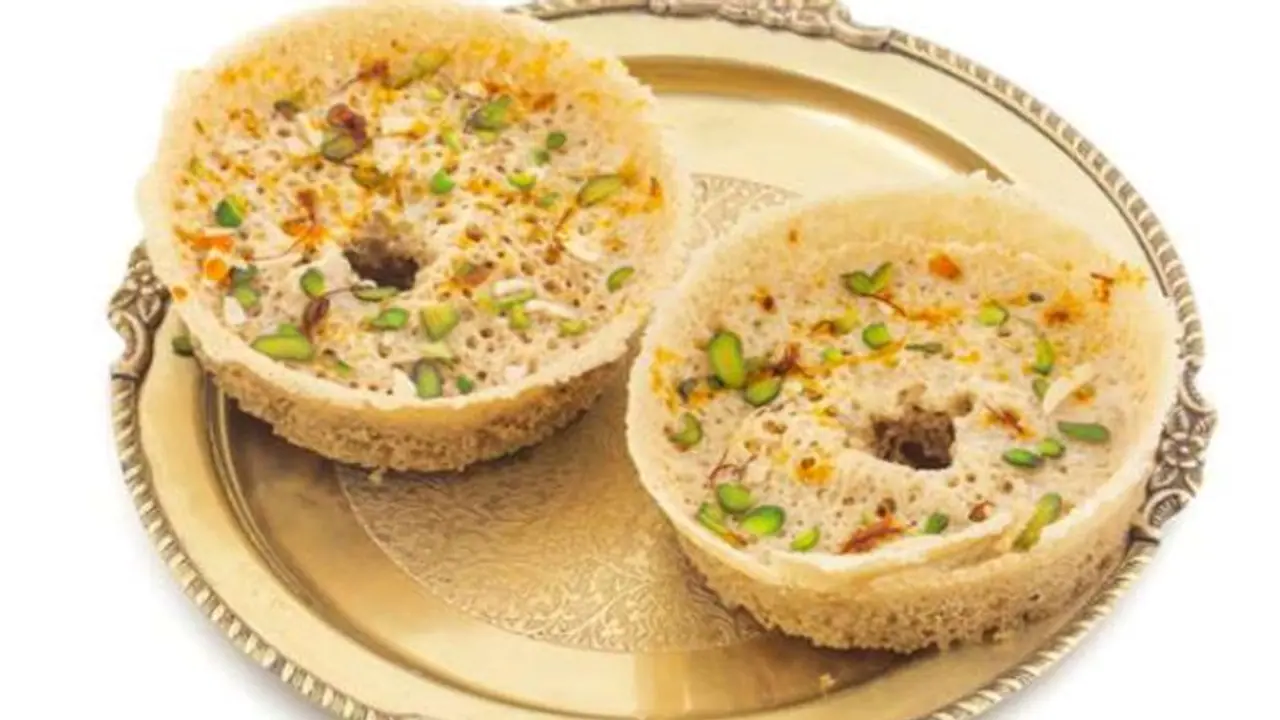 Raksha Bandhan 2022: Agra sweet shop is selling 24 carat ghevar at Rs 25,000/kg Raksha Bandhan 2022: Agra sweet shop is selling 24 carat ghevar at Rs 25,000/kg