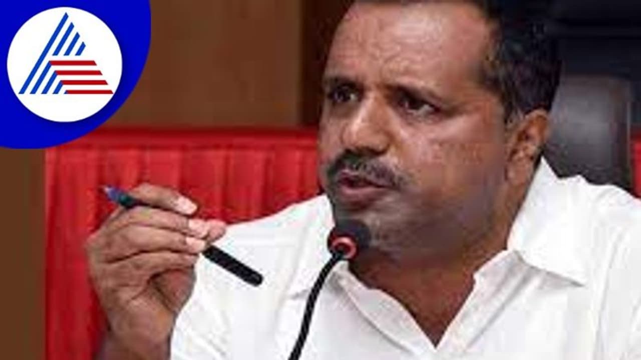 ಮತಾಂಧ ಶಕ್ತಿಗಳಿಗೆ ಹೆದರಿ ಸಿಎಂ ಪರಿಹಾರ ತಾರತಮ್ಯ: ಖಾದರ್ ಮತಾಂಧ ಶಕ್ತಿಗಳಿಗೆ ಹೆದರಿ ಸಿಎಂ ಪರಿಹಾರ ತಾರತಮ್ಯ: ಖಾದರ್