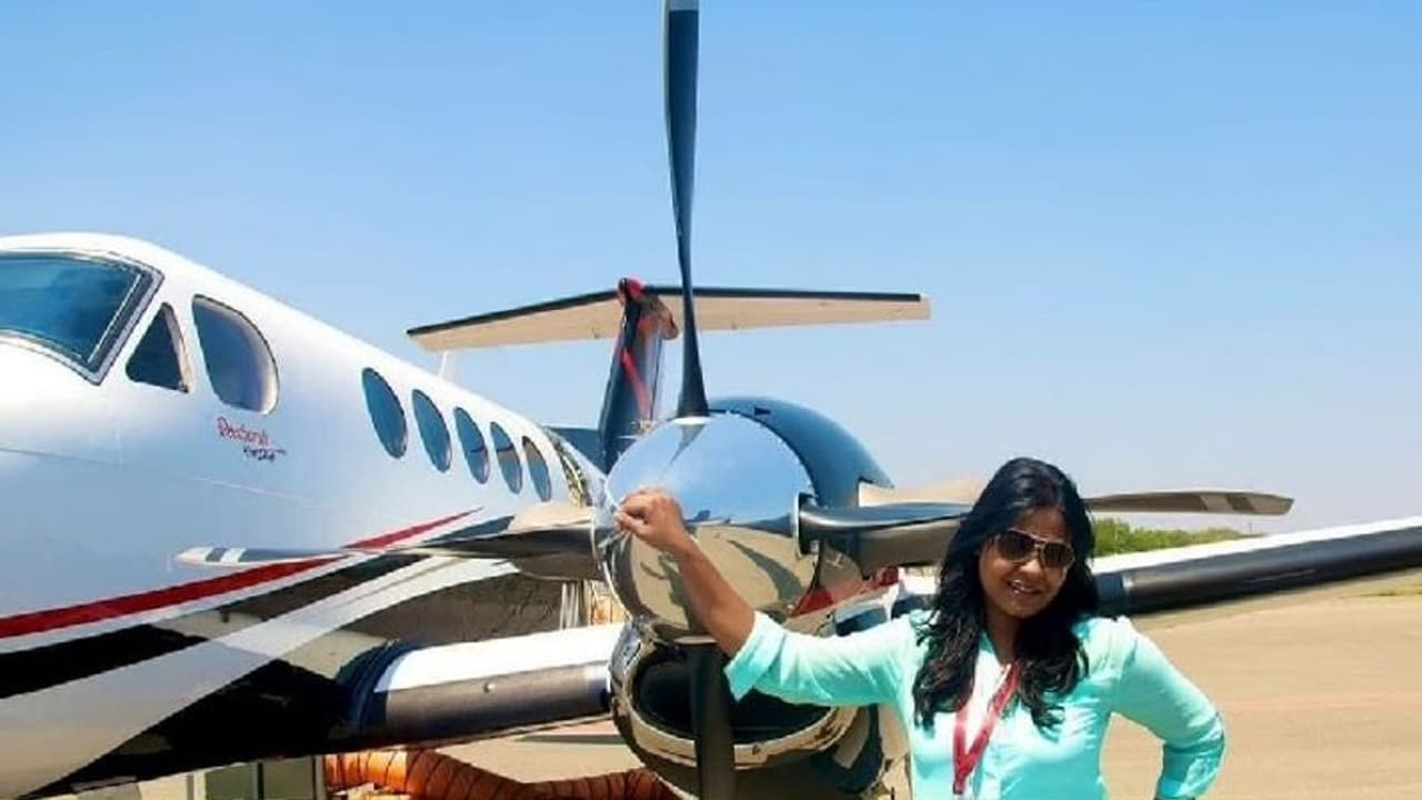 दस निजी जेट की मालकिन कनिका के जीवन की सफलता मंत्रः कुछ भी आसानी से मिले इसका मतलब है वह पूरा नहीं मिला... दस निजी जेट की मालकिन कनिका के जीवन की सफलता मंत्रः कुछ भी आसानी से मिले इसका मतलब है वह पूरा नहीं मिला...