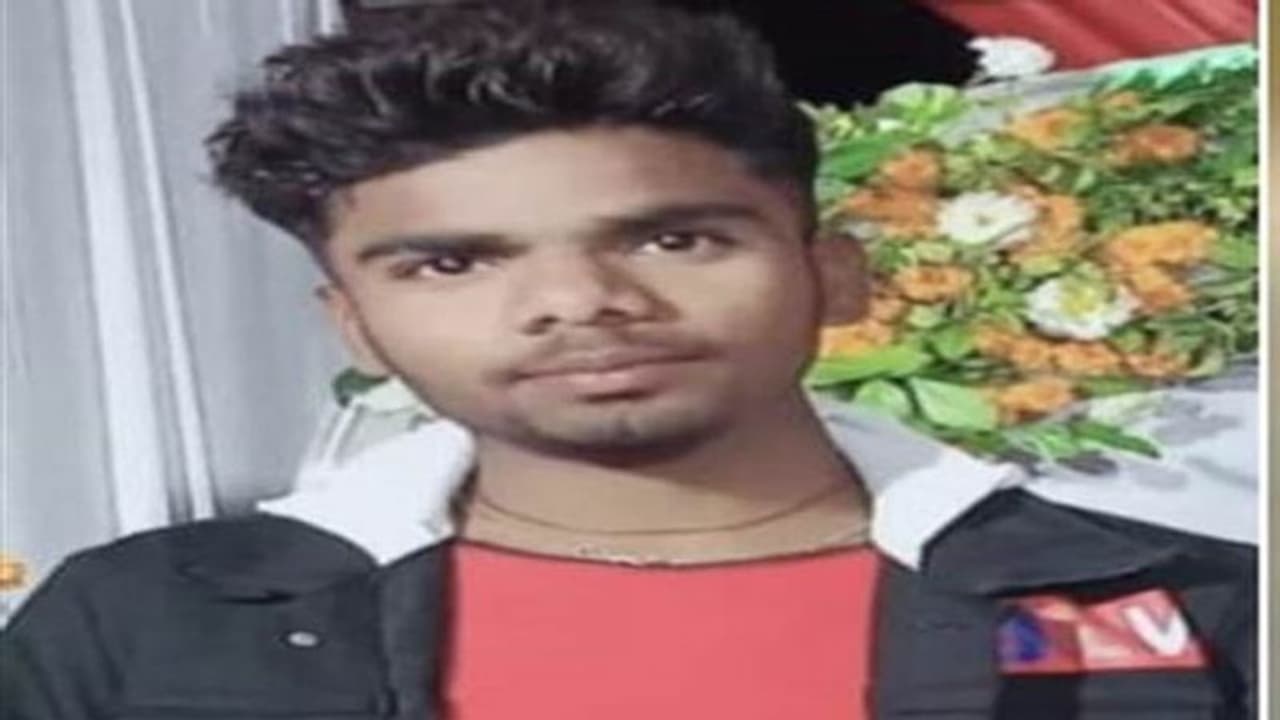 जौनपुर: हाथ से छूटकर गिरा स्कूल बैग तो बाहर निकल आया सांप, चंद पलों में घर में पसरा मातम जौनपुर: हाथ से छूटकर गिरा स्कूल बैग तो बाहर निकल आया सांप, चंद पलों में घर में पसरा मातम