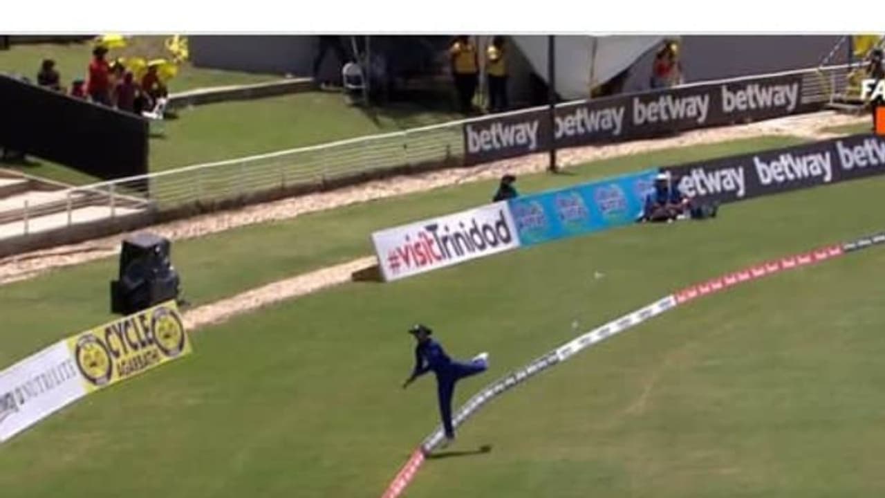 ബാറ്റിംഗില് വട്ടപ്പൂജ്യം, പക്ഷേ ഈ ബൗണ്ടറി സേവിന് 100 മാര്ക്ക്; സൂപ്പര്മാനായി ശ്രേയസ് അയ്യര് വീഡിയോ ബാറ്റിംഗില് വട്ടപ്പൂജ്യം, പക്ഷേ ഈ ബൗണ്ടറി സേവിന് 100 മാര്ക്ക്; സൂപ്പര്മാനായി ശ്രേയസ് അയ്യര് വീഡിയോ