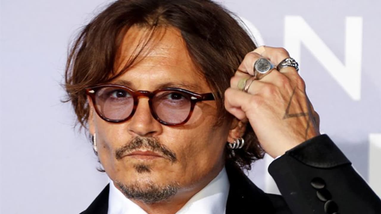 चंद मिनटों में 59 साल के इस एक्टर ने कमा डाले करोड़ों, इसलिए की थी अपनी इस खास चीज की नीलामी चंद मिनटों में 59 साल के इस एक्टर ने कमा डाले करोड़ों, इसलिए की थी अपनी इस खास चीज की नीलामी