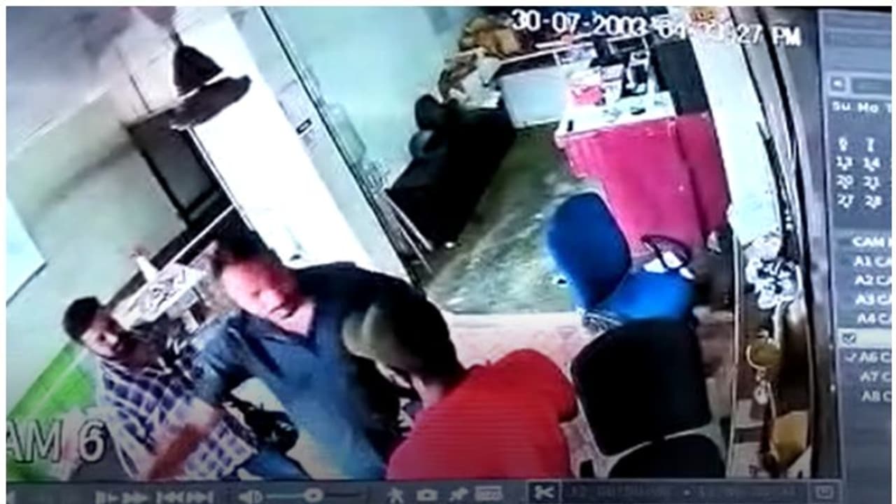 ഗുണ്ടാപ്പേടിയില്‍ ജീവിക്കണോ..! കടയ്ക്ക് മുന്നില്‍ മദ്യപാനം, ചോദ്യം ചെയ്തതിന് ഗുണ്ടാസംഘത്തിന്‍റെ ക്രൂരത