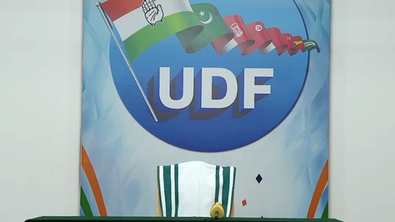 ലീഗ് പതാക പാകിസ്ഥാനിൽ സ്ഥാപിക്കാൻ കോണ്ഗ്രസ് നേതാവ് പറഞ്ഞെന്ന വാര്ത്ത തള്ളി മുസ്ലീം ലീഗ് നേതൃത്വം ലീഗ് പതാക പാകിസ്ഥാനിൽ സ്ഥാപിക്കാൻ കോണ്ഗ്രസ് നേതാവ് പറഞ്ഞെന്ന വാര്ത്ത തള്ളി മുസ്ലീം ലീഗ് നേതൃത്വം