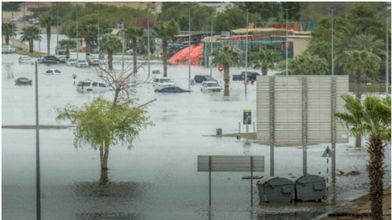യുഎഇ പ്രളയം; ദുരിതബാധിതര്‍ക്ക് താമസിക്കാന്‍ 300 ഹോട്ടല്‍ മുറികള്‍ വിട്ടുകൊടുത്ത് വ്യവസായി