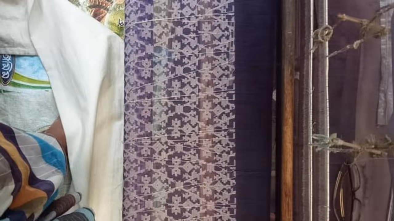 আসল জামদানি চেনার সহজ উপায়, পুজোর আগে দাম দিয়ে শাড়ি কেনার অগে অবশ্যই জেনে নিন টিপস আসল জামদানি চেনার সহজ উপায়, পুজোর আগে দাম দিয়ে শাড়ি কেনার অগে অবশ্যই জেনে নিন টিপস