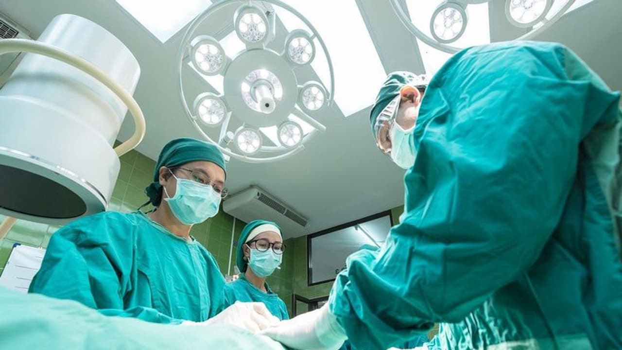 4 घंटे के ऑपरेशन के बाद डॉक्टरों ने देखा हैरान करने वाला नजारा, जोधपुर में युवक के पेट ने निकले 63 सिक्के