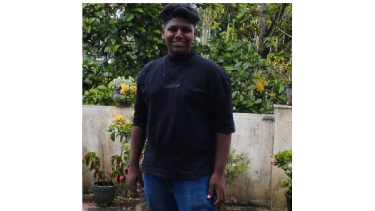 പ്ലഗ് പ്രവര്ത്തിപ്പിക്കുന്നതിനിടെ ഷോക്കേറ്റു; പതിനഞ്ചുകാരന് ദാരുണാന്ത്യം പ്ലഗ് പ്രവര്ത്തിപ്പിക്കുന്നതിനിടെ ഷോക്കേറ്റു; പതിനഞ്ചുകാരന് ദാരുണാന്ത്യം