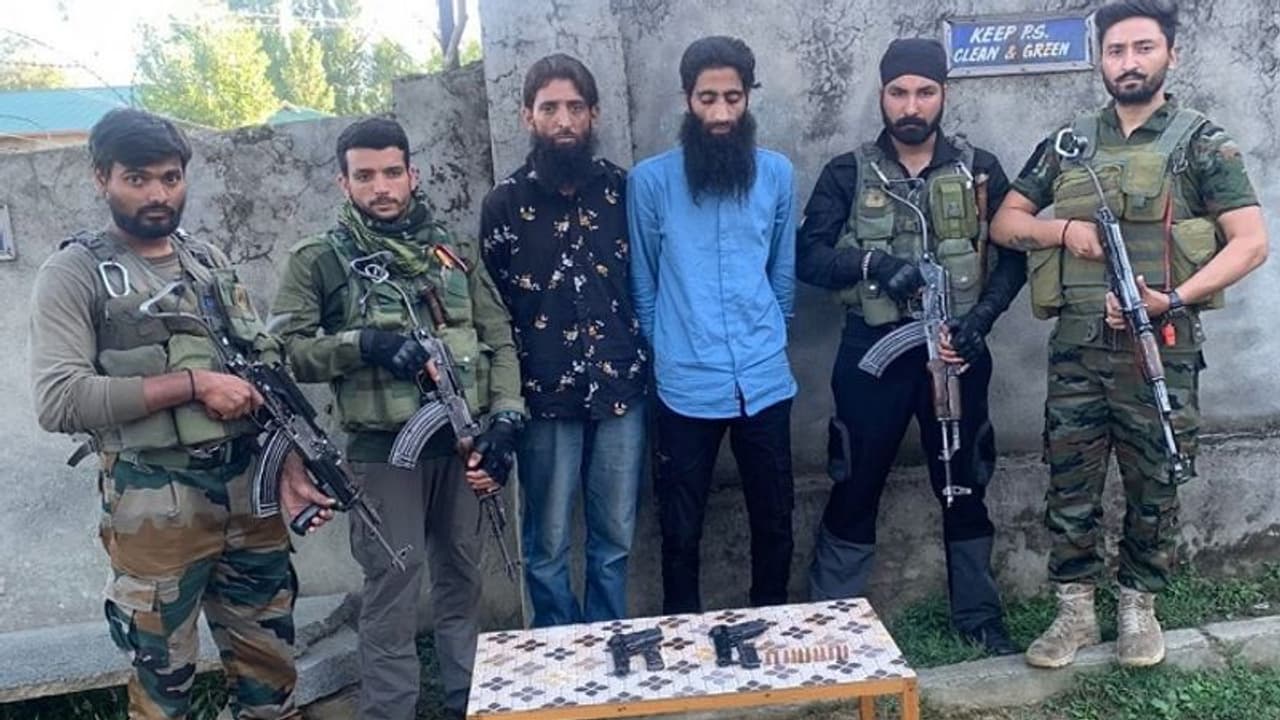 जम्मू कश्मीर के बारामुला में सुरक्षा बलों के साथ मुठभेड़, मारा गया लश्कर ए तैयबा का आतंकी जम्मू कश्मीर के बारामुला में सुरक्षा बलों के साथ मुठभेड़, मारा गया लश्कर ए तैयबा का आतंकी