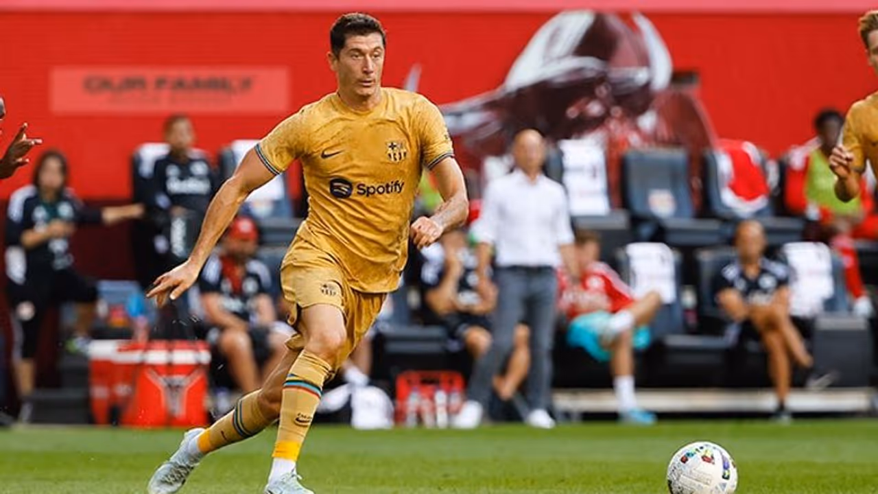 Barcelona's Lewandowski fails to score again; Xavi defends striker amidst trolls Barcelona's Lewandowski fails to score again; Xavi defends striker amidst trolls