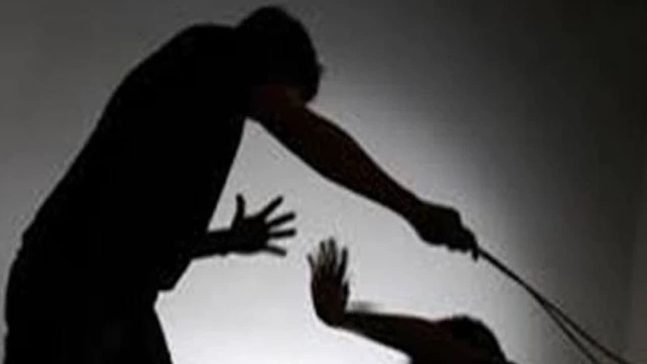 नौगार में एक छात्र नहीं बोल पाया मंत्र तो आचार्य ने दी खतरनाक सजा, जानें क्या है मामला