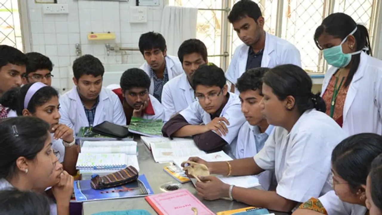 அலர்ட்!! நர்சிங், பி.பார்ம் நாளை முதல் விண்ணப்பிக்கலாம்.. எப்படி விண்ணப்பது..? கூடுதல் விவரம்.. அலர்ட்!! நர்சிங், பி.பார்ம் நாளை முதல் விண்ணப்பிக்கலாம்.. எப்படி விண்ணப்பது..? கூடுதல் விவரம்..