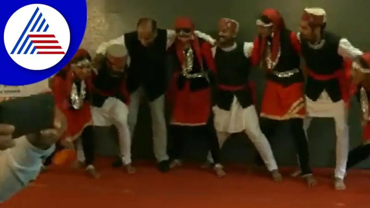 ಜಾನಪದ ನೃತ್ಯ ಕಲಾವಿದರೊಂದಿಗೆ ಸಿಎಂ ಸಖತ್ ಡಾನ್ಸ್: Video Viral