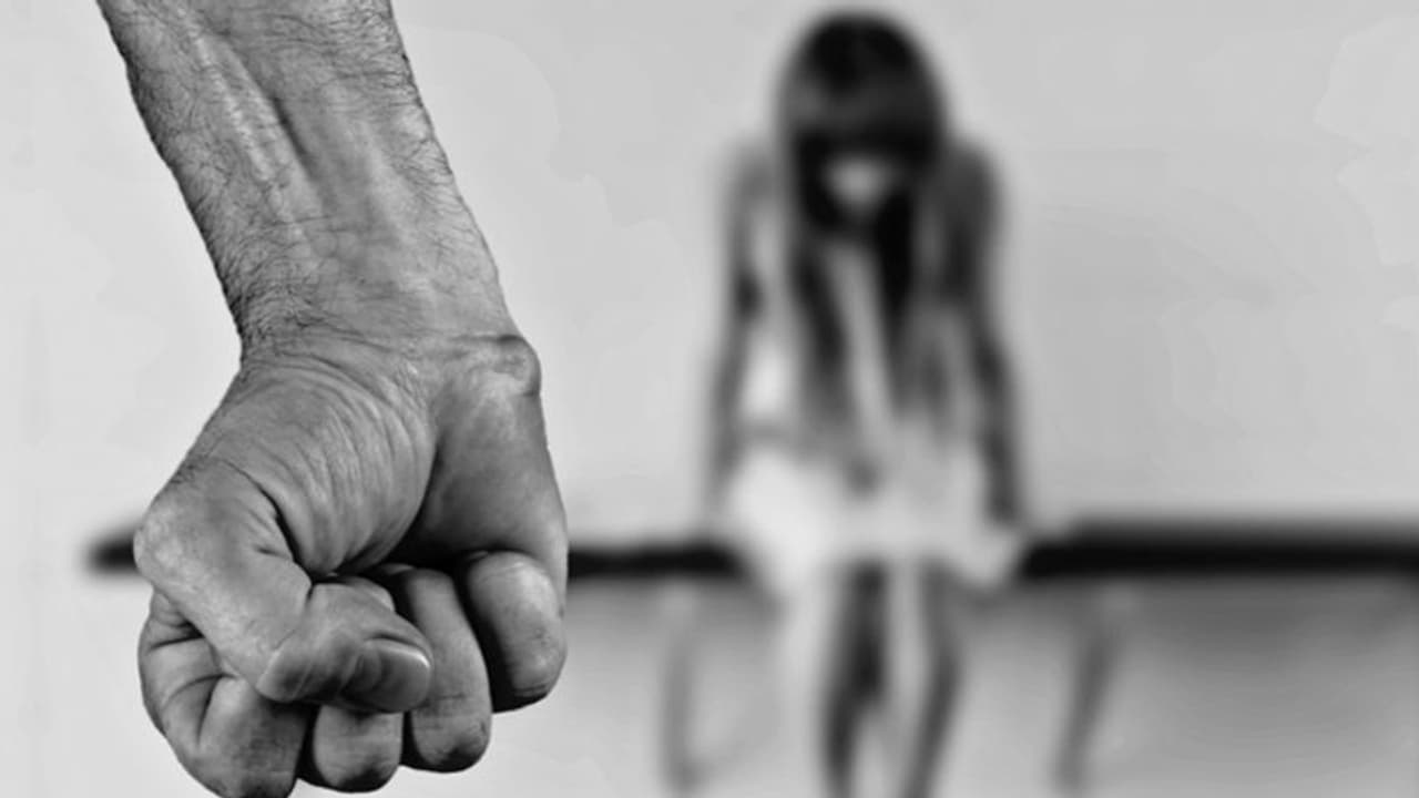 पहले की पिटाई, फिर महिला के प्राइवेट पार्ट में जेठ ने डाला मिर्ची, तार तार हुई रिश्ते की मर्यादा पहले की पिटाई, फिर महिला के प्राइवेट पार्ट में जेठ ने डाला मिर्ची, तार तार हुई रिश्ते की मर्यादा