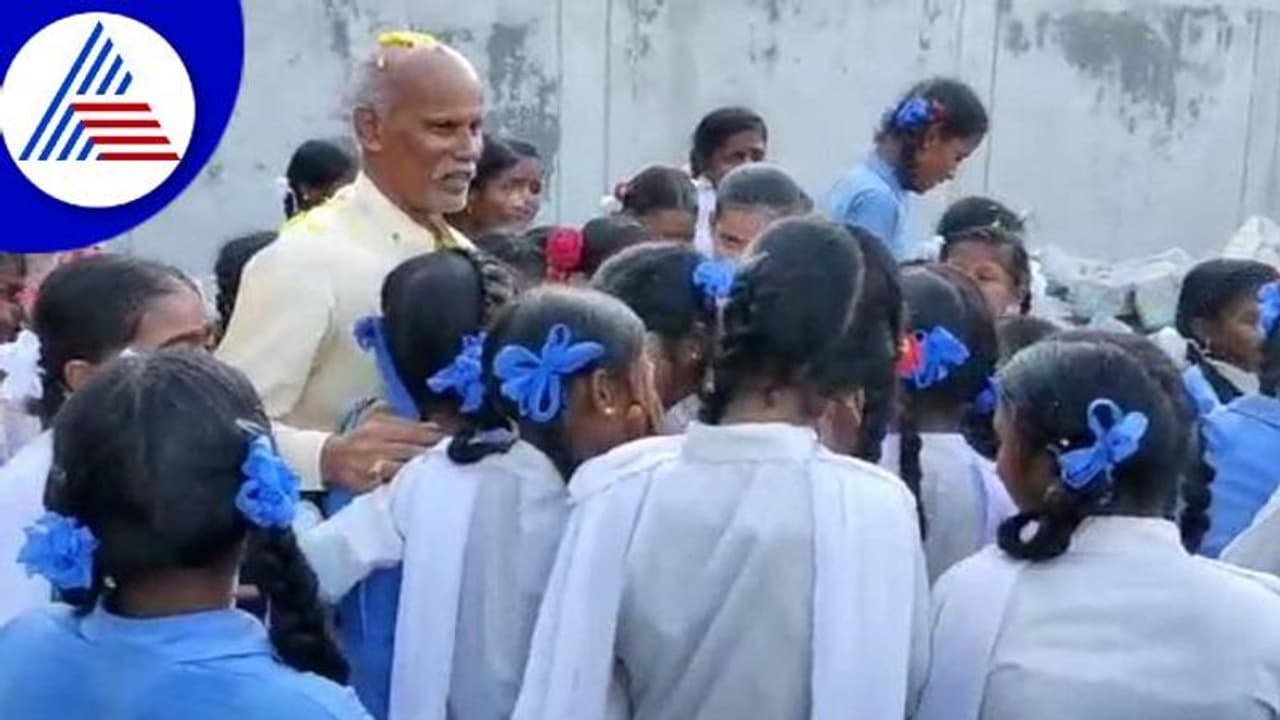 ಯಾದಗಿರಿ: ಶಿಕ್ಷಕರಿಗಾಗಿ ಕಣ್ಣೀರು ಹಾಕಿದ ಮಕ್ಕಳು, ನಮ್ಮನ್ನು ಬಿಟ್ಟು ಹೋಗ್ಬೇಡಿ ಎಂದು ರೋಧನೆ..! ಯಾದಗಿರಿ: ಶಿಕ್ಷಕರಿಗಾಗಿ ಕಣ್ಣೀರು ಹಾಕಿದ ಮಕ್ಕಳು, ನಮ್ಮನ್ನು ಬಿಟ್ಟು ಹೋಗ್ಬೇಡಿ ಎಂದು ರೋಧನೆ..!