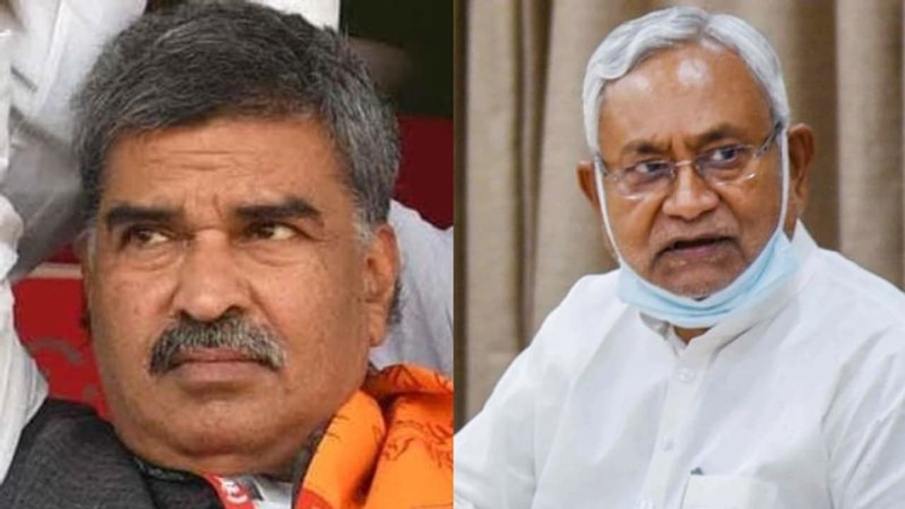 ബിഹാർ മുഖ്യമന്ത്രിക്കെതിരെ വിവാദ പരാമർശം; മുൻ എംപിക്ക് മൂന്ന് വർഷം തടവുശിക്ഷ ബിഹാർ മുഖ്യമന്ത്രിക്കെതിരെ വിവാദ പരാമർശം; മുൻ എംപിക്ക് മൂന്ന് വർഷം തടവുശിക്ഷ