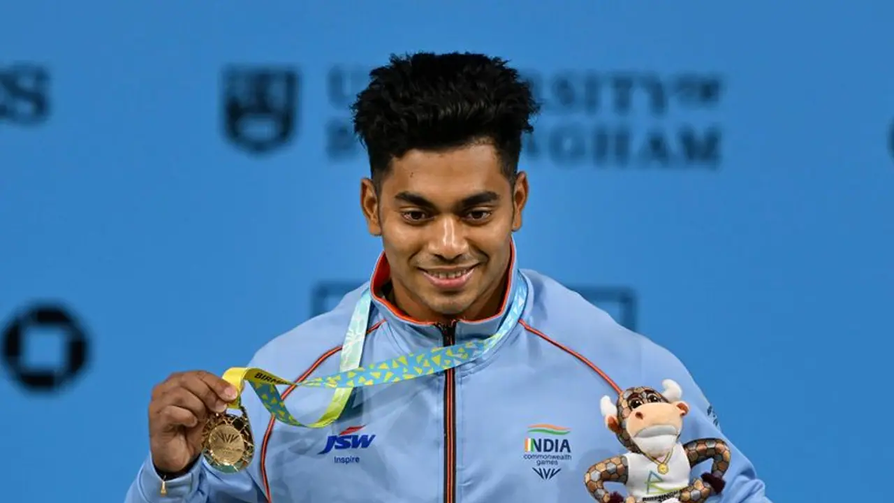 अंचित शुली का संघर्ष: पिता चलाते थे रिक्शा मां ने की सिलाई, भाई ने अपना सपना छोड़ पूरा किया भाई का सपना अंचित शुली का संघर्ष: पिता चलाते थे रिक्शा मां ने की सिलाई, भाई ने अपना सपना छोड़ पूरा किया भाई का सपना