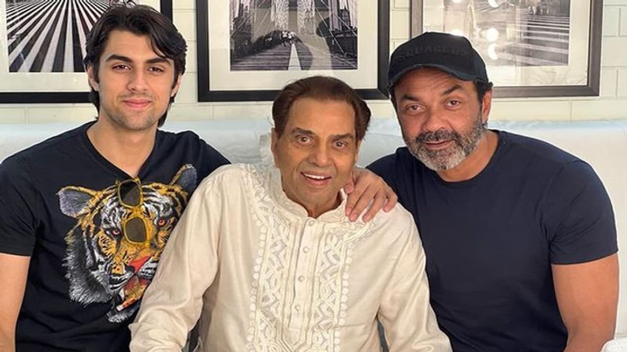 इतना हैंडसम है धर्मेंद्र का पोता आर्यमन, पापा बॉबी देओल और दादा को इस मामले में देता है मात इतना हैंडसम है धर्मेंद्र का पोता आर्यमन, पापा बॉबी देओल और दादा को इस मामले में देता है मात