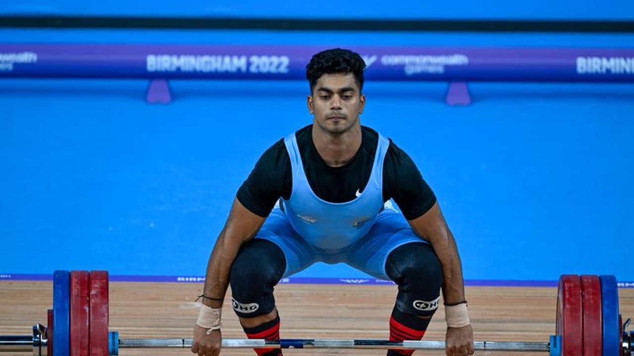 कॉमनवेल्थ गेम्स में गोल्ड लाने वाले अंचित शुली को राष्ट्रपति PM सहित देशभर से बधाई, लोग बोले भारत का नया हीरो कॉमनवेल्थ गेम्स में गोल्ड लाने वाले अंचित शुली को राष्ट्रपति PM सहित देशभर से बधाई, लोग बोले भारत का नया हीरो