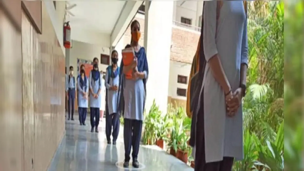 এসএসসি দুর্নীতিতে এবার নাম জরালো শিক্ষা দফতরের অবসরপ্রাপ্ত আধিকারিকের এসএসসি দুর্নীতিতে এবার নাম জরালো শিক্ষা দফতরের অবসরপ্রাপ্ত আধিকারিকের