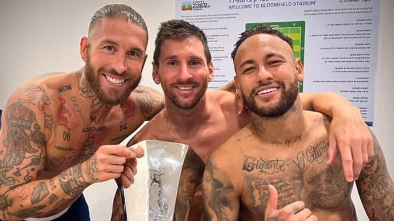 മെസി ഒരു വലിയ സൂചന തന്നിട്ടുണ്ട്! പിഎസ്ജി ജേഴ്സിയില് അവിശ്വനീയ ഗോള്, ഫ്രീകിക്ക് ഗോളോടെ നെയ്മര് വീഡിയോ മെസി ഒരു വലിയ സൂചന തന്നിട്ടുണ്ട്! പിഎസ്ജി ജേഴ്സിയില് അവിശ്വനീയ ഗോള്, ഫ്രീകിക്ക് ഗോളോടെ നെയ്മര് വീഡിയോ