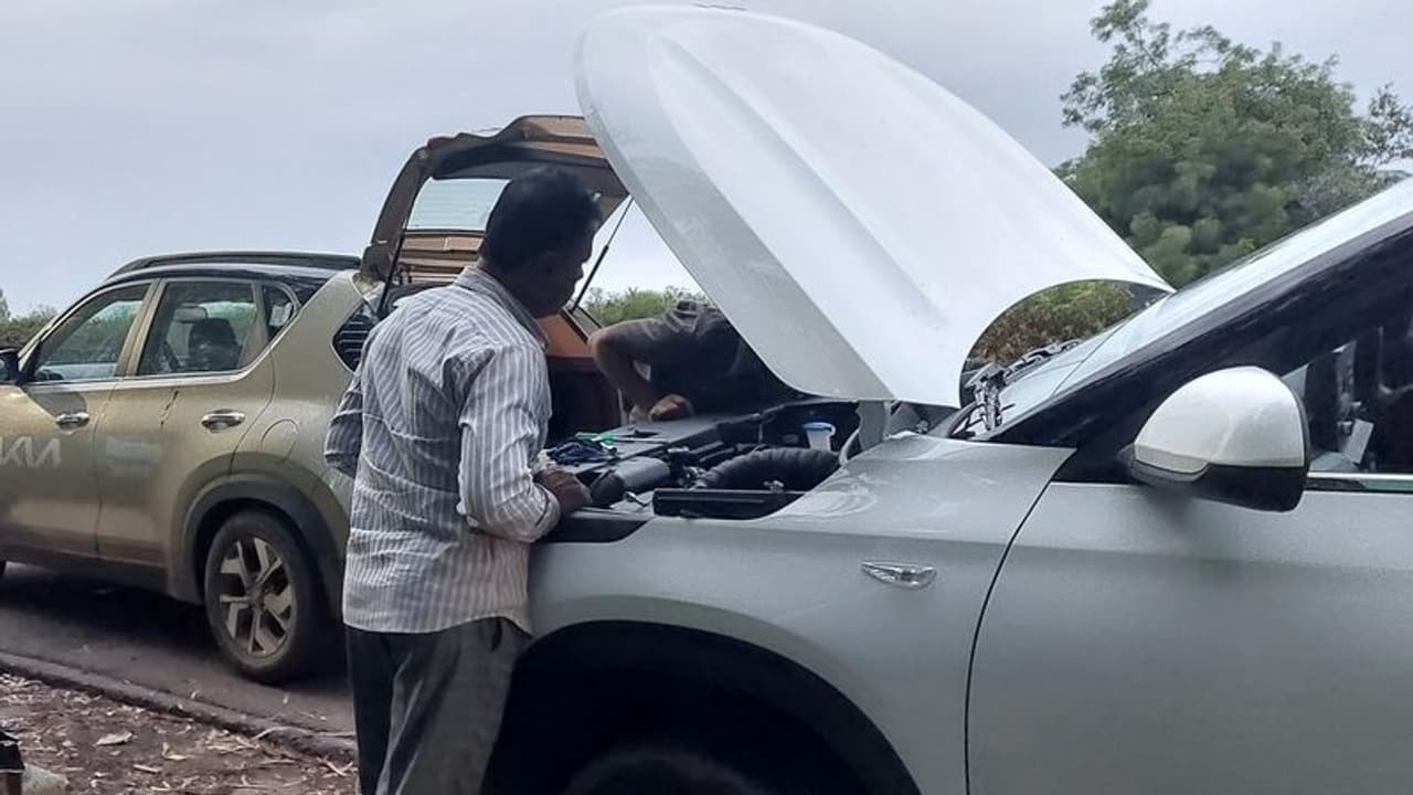 ഡെലിവറി ദിവസം തന്നെ ഉടമ പെരുവഴിയില്, വീണ്ടുമൊരു കിയ കദനകഥ! ഡെലിവറി ദിവസം തന്നെ ഉടമ പെരുവഴിയില്, വീണ്ടുമൊരു കിയ കദനകഥ!