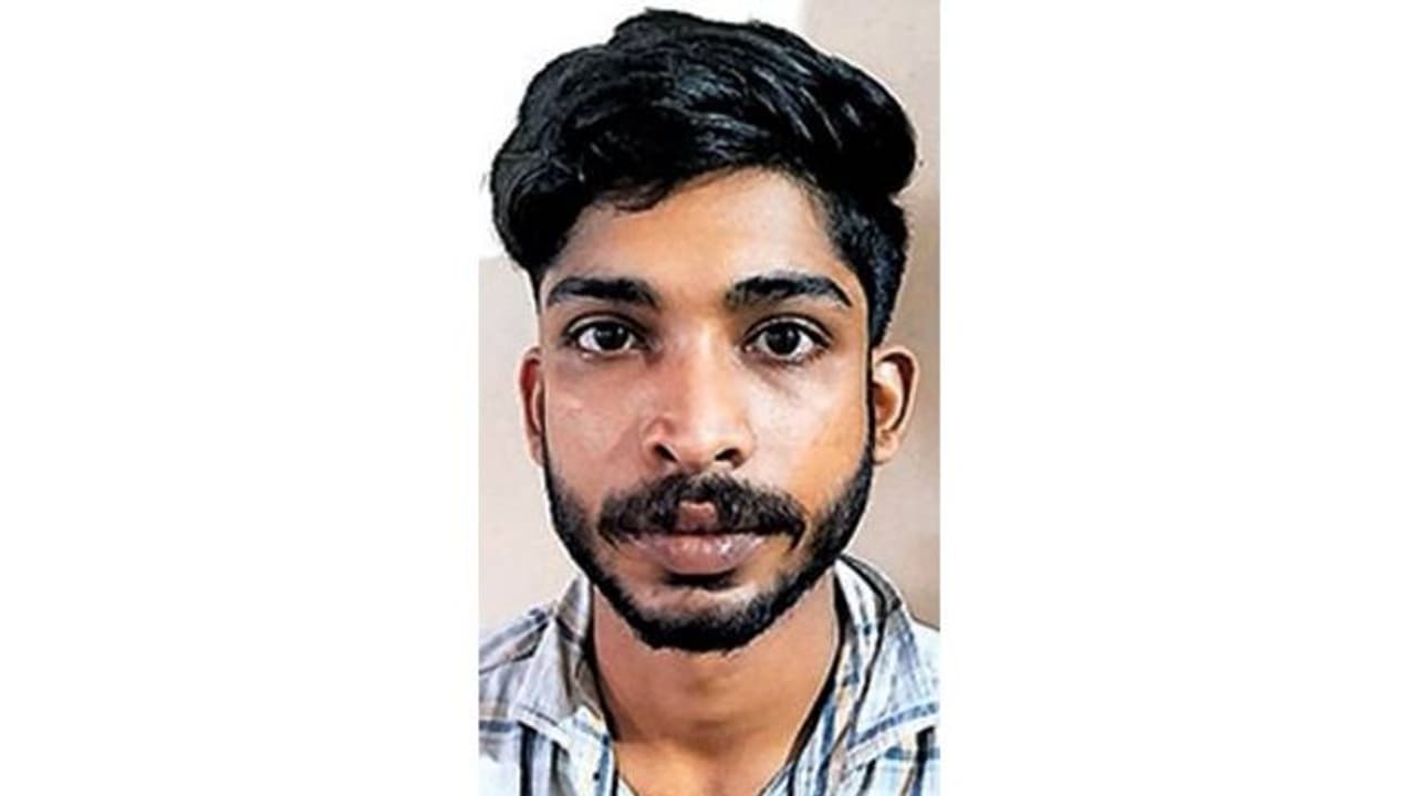 സ്വകാര്യ ബസിൽ സ്കൂൾ വിദ്യാർഥിനിയെ അപമാനിക്കാൻ ശ്രമം; യുവാവ് പിടിയിൽ സ്വകാര്യ ബസിൽ സ്കൂൾ വിദ്യാർഥിനിയെ അപമാനിക്കാൻ ശ്രമം; യുവാവ് പിടിയിൽ