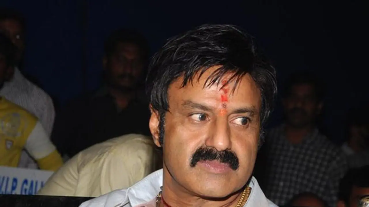 పుట్టెడు దుఃఖంలో ఉన్న బాలయ్యను సెల్ఫీ అడిగిన అభిమాని... ఆయన రియాక్షన్ ఏంటంటే!