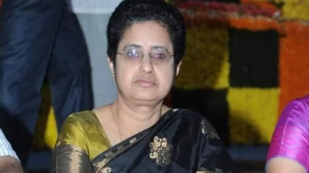 పోస్టుమార్టం కోసం ఉమా మహేశ్వరి మృతదేహం: ఉస్మానియాకు బాలకృష్ణ, లోకేష్ పోస్టుమార్టం కోసం ఉమా మహేశ్వరి మృతదేహం: ఉస్మానియాకు బాలకృష్ణ, లోకేష్