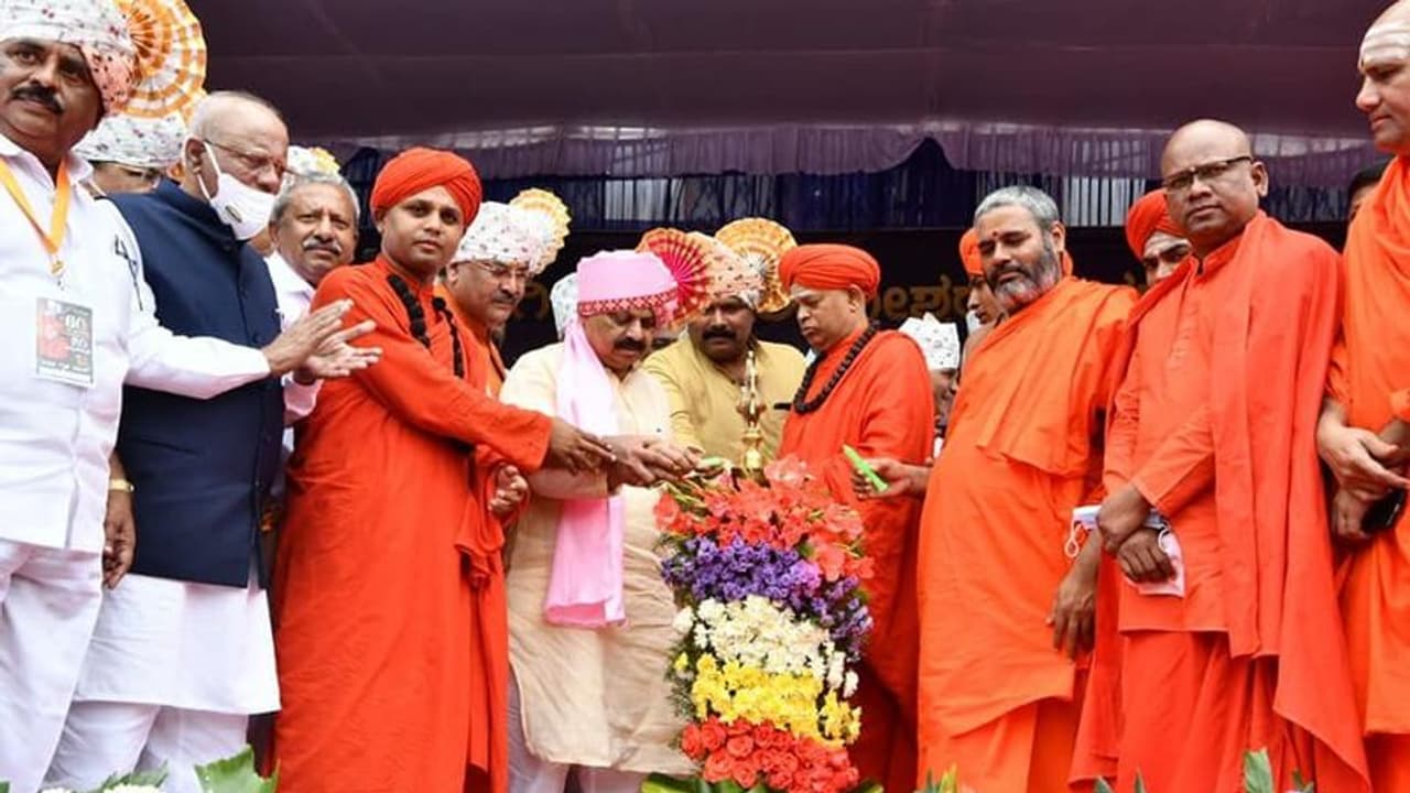 ಹಿಂದುಳಿದ ಸಮುದಾಯಗಳು ಚಲನಶೀಲವಾದಾಗ ರಾಜ್ಯ ಶ್ರೀಮಂತವಾಗಿರಲು ಸಾಧ್ಯ: ಸಿಎಂ ಹಿಂದುಳಿದ ಸಮುದಾಯಗಳು ಚಲನಶೀಲವಾದಾಗ ರಾಜ್ಯ ಶ್ರೀಮಂತವಾಗಿರಲು ಸಾಧ್ಯ: ಸಿಎಂ