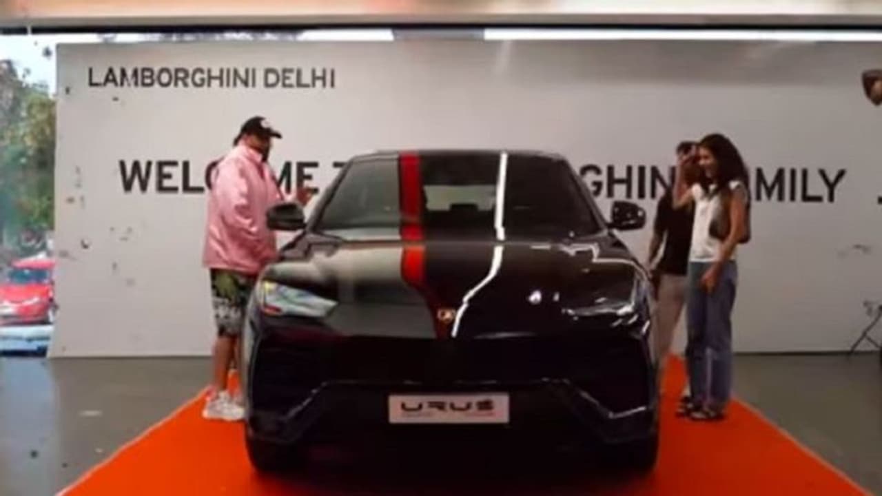 Lamborghini Urus:లంబోర్ఘిని ఉరస్ ఎస్యూవిని కొన్న ఇండియన్ పాపులర్ రాపర్.. దీని ధర తెలిస్తే అవాక్కవుతారు Lamborghini Urus:లంబోర్ఘిని ఉరస్ ఎస్యూవిని కొన్న ఇండియన్ పాపులర్ రాపర్.. దీని ధర తెలిస్తే అవాక్కవుతారు