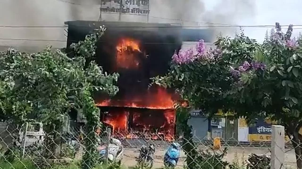 8 dead, many injured after massive fire breaks out at hospital in MP's Jabalpur 8 dead, many injured after massive fire breaks out at hospital in MP's Jabalpur