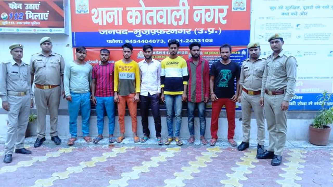 खेत गई दलित महिला को युवकों ने तमंचा दिखाकर किया निर्वस्त्र, फिर वीडियो बनाकर किया वायरल, 7 आरोपी गिरफ्तार खेत गई दलित महिला को युवकों ने तमंचा दिखाकर किया निर्वस्त्र, फिर वीडियो बनाकर किया वायरल, 7 आरोपी गिरफ्तार