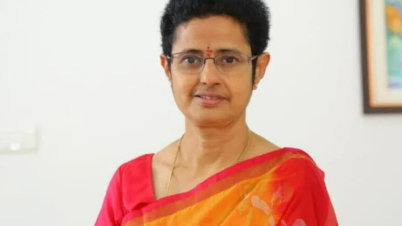 എൻടിആറിന്റെ മകളെ വീട്ടിൽ മരിച്ച നിലയിൽ കണ്ടെത്തി; ആത്മഹത്യയെന്ന് പൊലീസ് എൻടിആറിന്റെ മകളെ വീട്ടിൽ മരിച്ച നിലയിൽ കണ്ടെത്തി; ആത്മഹത്യയെന്ന് പൊലീസ്