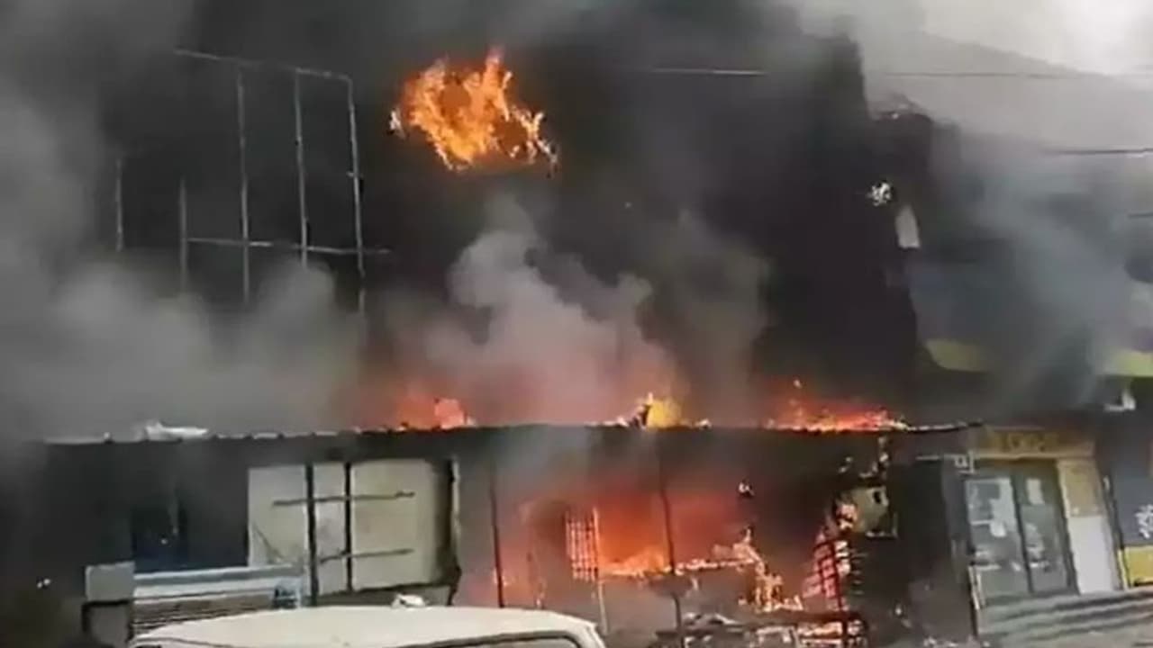 देश के 10 सबसे भीषण अग्निकांड, कहीं सिनेमा हॉल में जिंदा जल गए लोग कहीं मासूमों के लिए स्कूल बना कब्रगाह