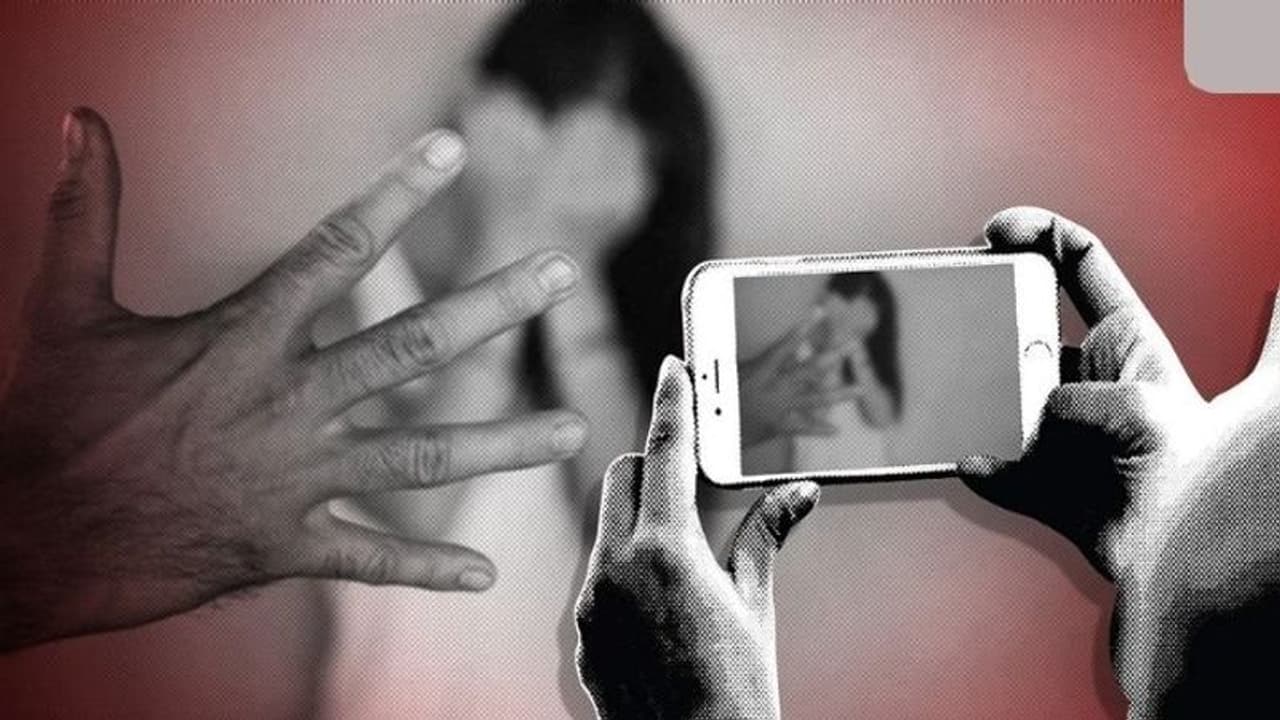 100 முறைக்கும் மேல் பாலியல் பலாத்காரம் செய்யப்பட்ட பெண்.. இன்ஸ்டா காதல் விபரீதம் அதிர்ச்சி சம்பவம் 100 முறைக்கும் மேல் பாலியல் பலாத்காரம் செய்யப்பட்ட பெண்.. இன்ஸ்டா காதல் விபரீதம் அதிர்ச்சி சம்பவம்