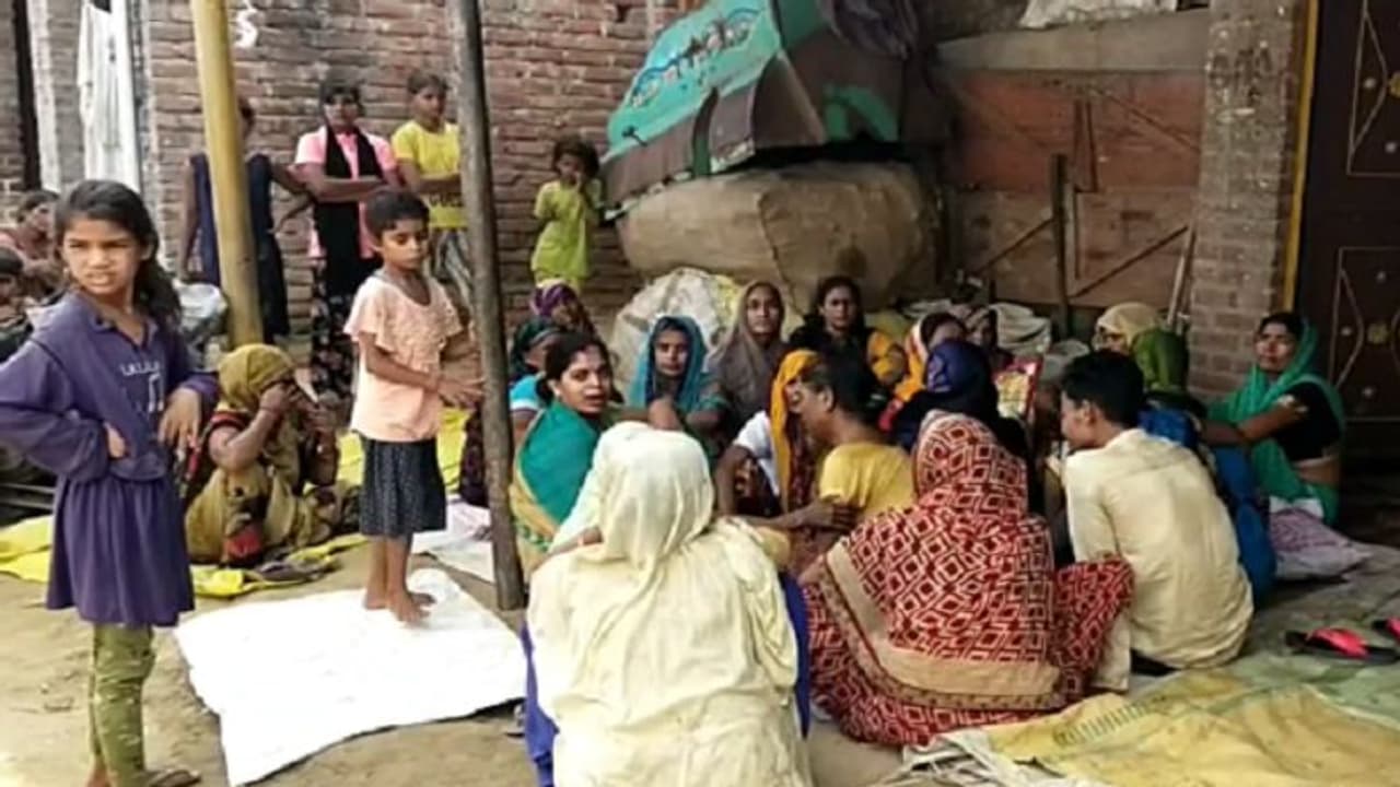 शादीशुदा युवक ने प्रेम प्रसंग में उठाया बड़ा कदम, जांच में जुटी हरदोई पुलिस के सामने आया चौंकाने वाला सच शादीशुदा युवक ने प्रेम प्रसंग में उठाया बड़ा कदम, जांच में जुटी हरदोई पुलिस के सामने आया चौंकाने वाला सच