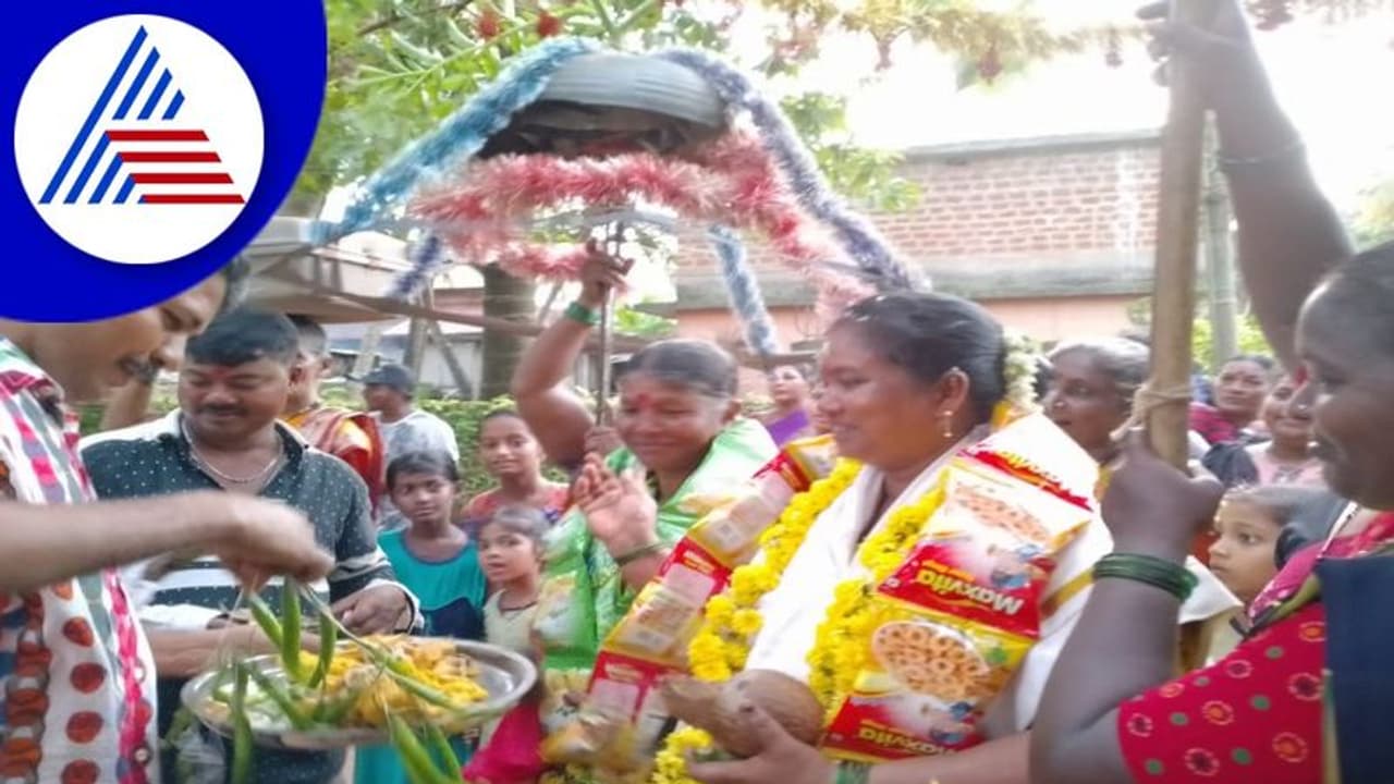 Uttara Kannada: ಮಳೆಗಾಗಿ ಹೆಣ್ಣು ಹೆಣ್ಣಿನ ನಡುವೆ ದಾದುಮ್ಮನ ಮದುವೆ Uttara Kannada: ಮಳೆಗಾಗಿ ಹೆಣ್ಣು ಹೆಣ್ಣಿನ ನಡುವೆ ದಾದುಮ್ಮನ ಮದುವೆ