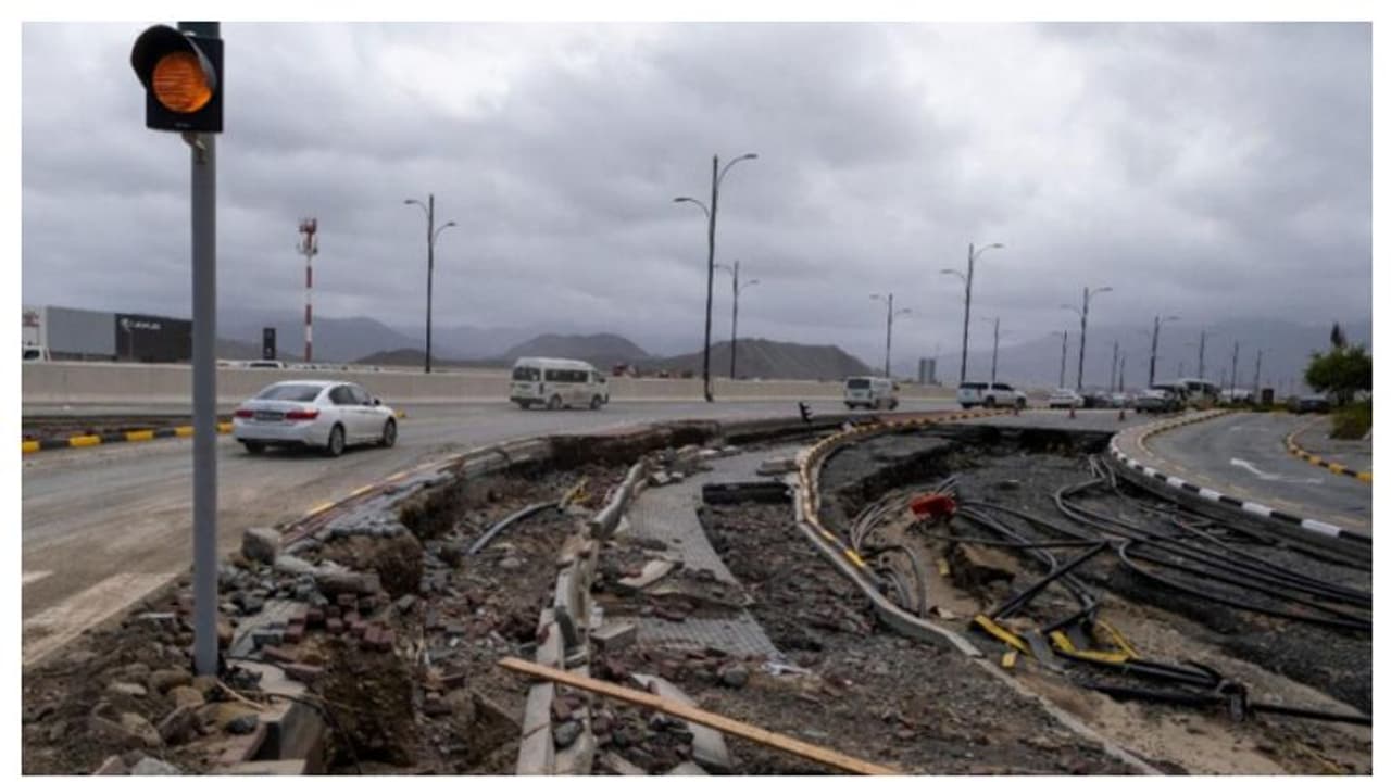 യുഎഇ പ്രളയം; നിര്‍ത്തിവെച്ച ബസ് സര്‍വീസുകള്‍ പുനരാരംഭിച്ച് ഷാര്‍ജ