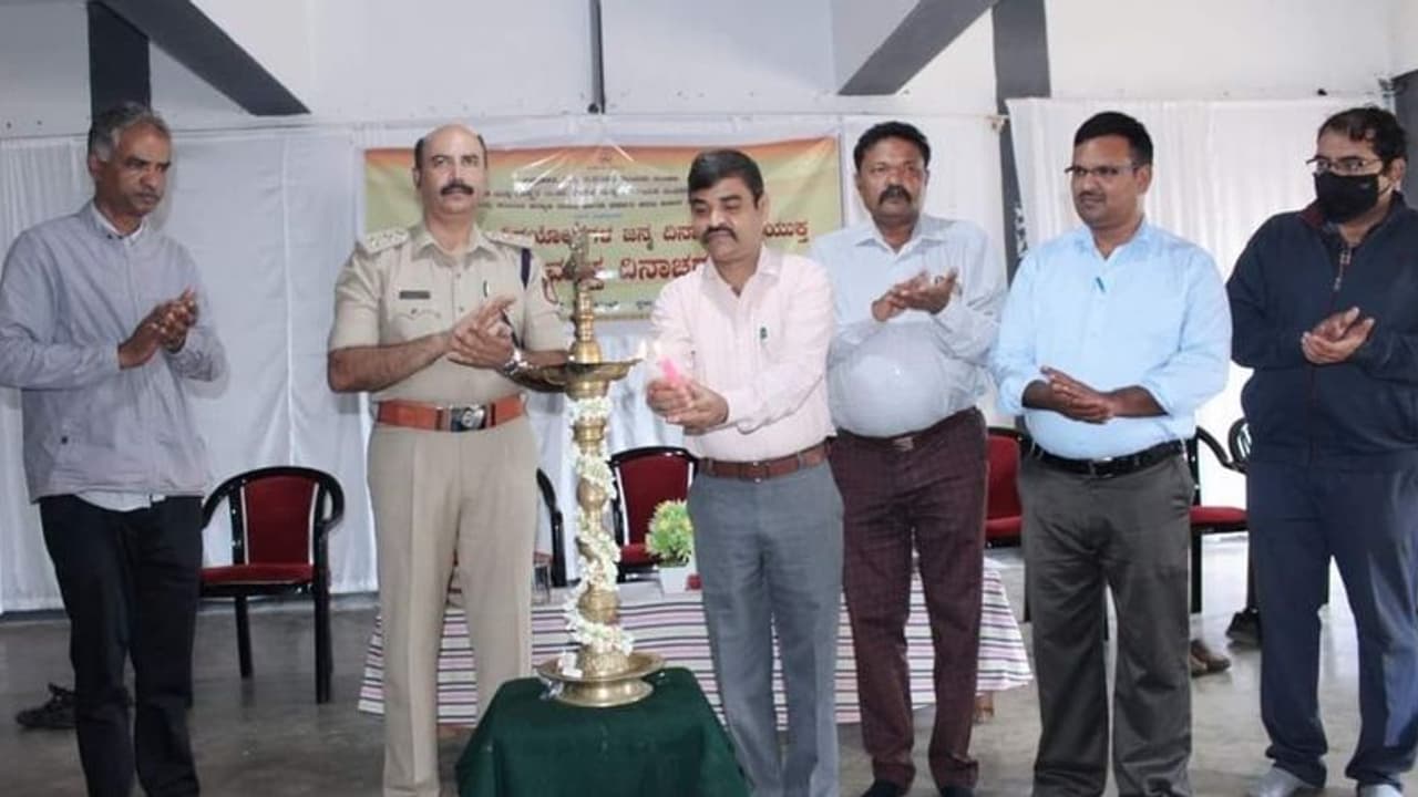 ದುಶ್ಚಟಗಳಿಗೆ ದಾಸರಾಗದೆ ಪ್ರಬುದ್ಧ ನಾಗರಿಕರಾಗಿ ಬದುಕಿ: ಡಾ. ನಂಜುಂಡೇಗೌಡ ಸಲಹೆ ದುಶ್ಚಟಗಳಿಗೆ ದಾಸರಾಗದೆ ಪ್ರಬುದ್ಧ ನಾಗರಿಕರಾಗಿ ಬದುಕಿ: ಡಾ. ನಂಜುಂಡೇಗೌಡ ಸಲಹೆ