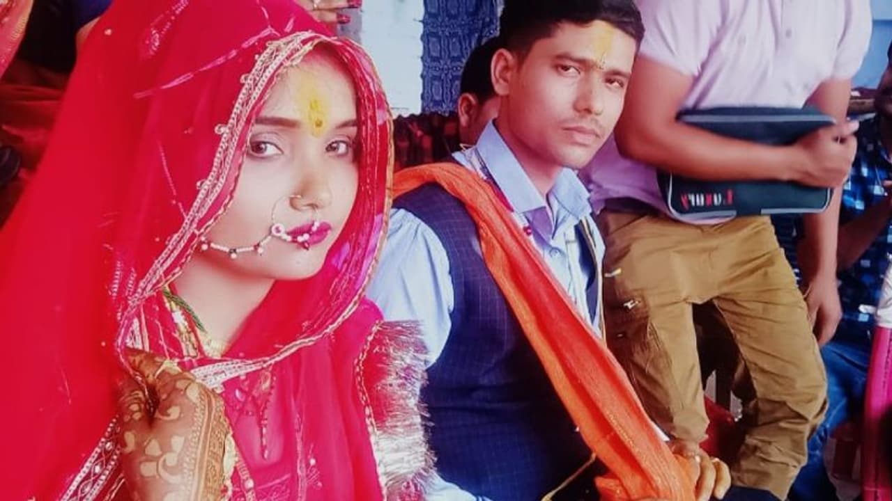 2 महीने पहले ही दुल्हन बनकर गई थी, पता ना था भगवान इस तरह रूठ जाएंगे...नाग पंचमी पर आंगन में रखी लाश 2 महीने पहले ही दुल्हन बनकर गई थी, पता ना था भगवान इस तरह रूठ जाएंगे...नाग पंचमी पर आंगन में रखी लाश