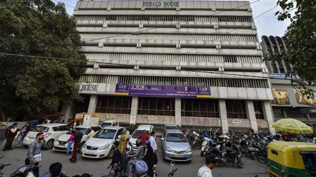  दिल्ली के नेशनल हेराल्ड दफ्तर सहित 12 ठिकानों पर ED का छापा, बढ़ सकती हैं सोनिया राहुल गांधी की मुश्किलें